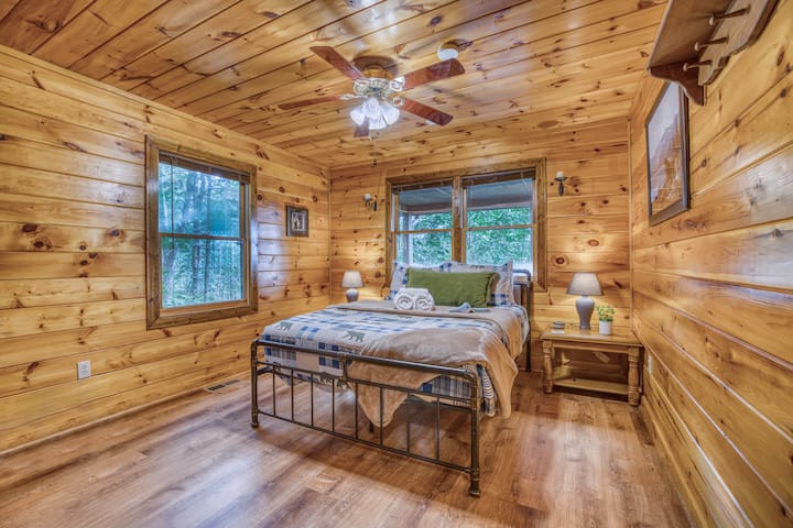 חדר שינה קווין בקומה השנייה