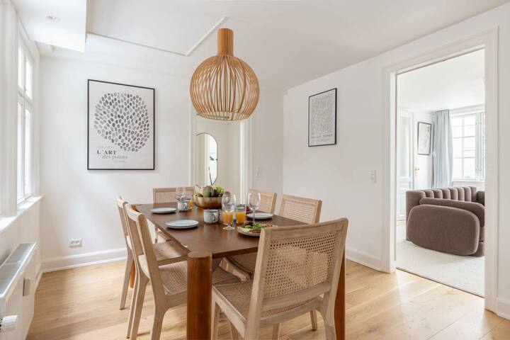 Stylish Apartment on Lively Street in Downtown gallery image 3