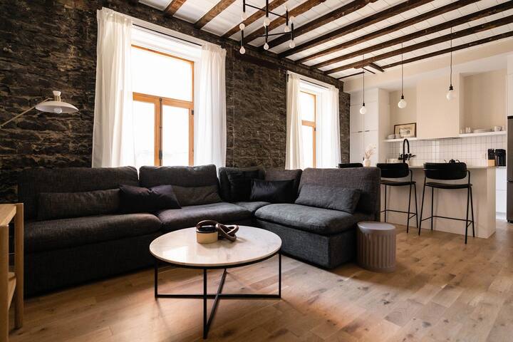 Luxury Apartment in Old Montreal – Suite 204 gallery image 4