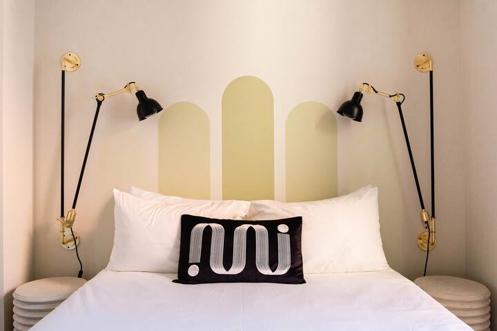 Luxury Apartment in Old Montreal – Suite 204 gallery image 3