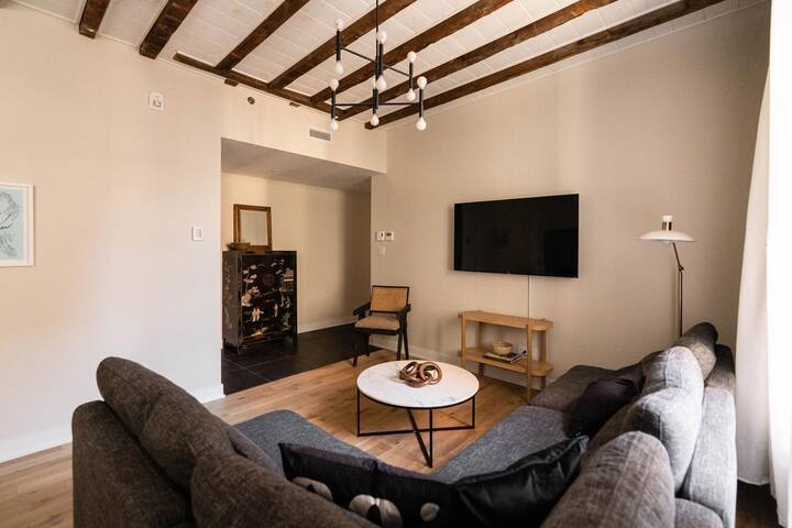 Luxury Apartment in Old Montreal – Suite 204 gallery image 5