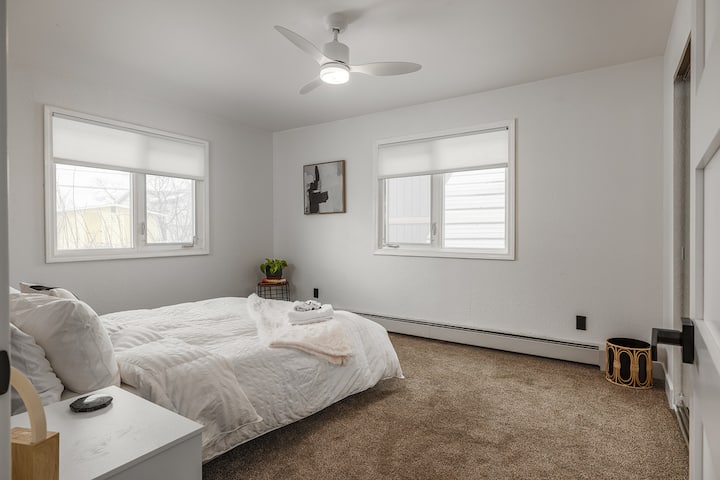 חדר שינה ראשי עם מזרן ויסקו קווין סייז