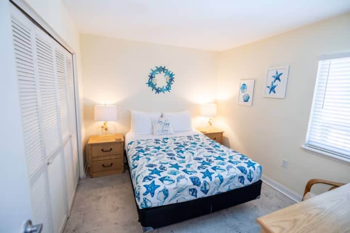 ゲスト用寝室のベッド。2名様用。