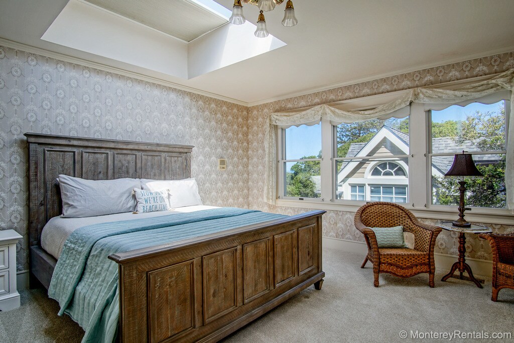 Ძირითადი საძინებელი 193 × 203 სმ ზომის საწოლით