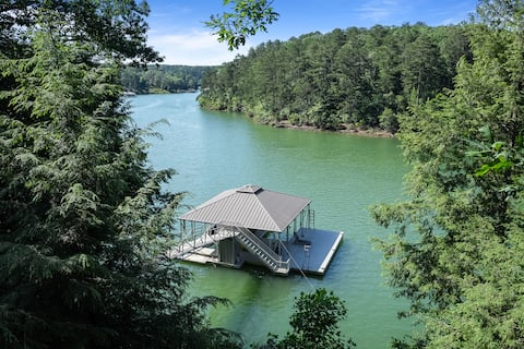 Clear Creek Retreat Lake Views from every room
