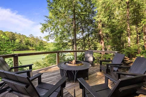 Clear Creek Retreat Lake Views from every room