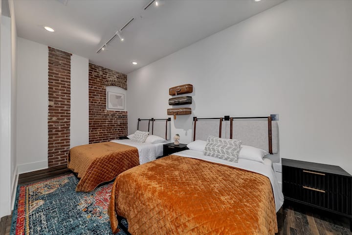 Loft Style Spacious Lux Apt 202, sleeps 6 - Apartments for Rent in