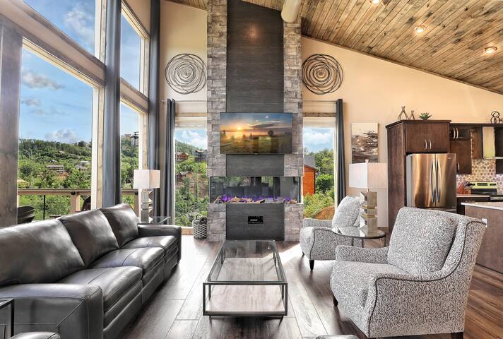 Luxury! 3 Masters! Spa Bathrooms! 11 Fireplaces!