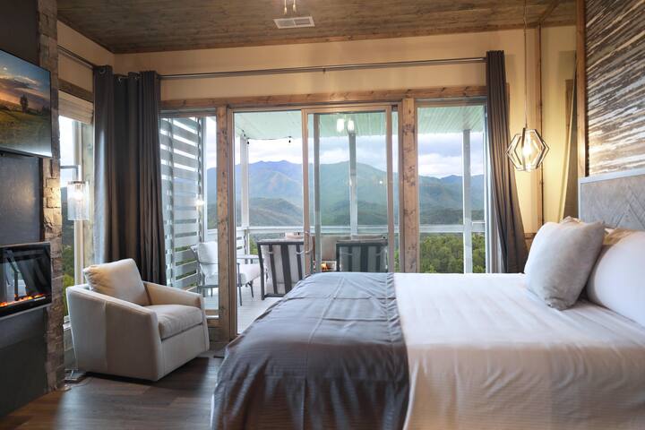 Luxury Cabin! Wow View! Fire Pits! Game & Theater!