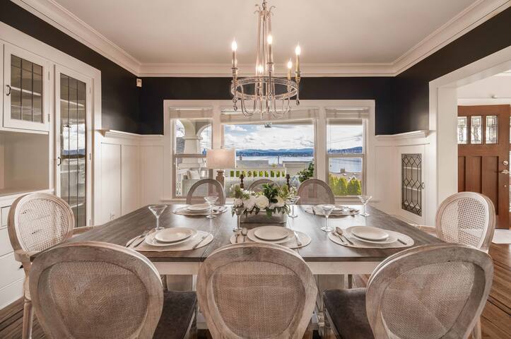 Seattle Craftsman Mansion w/ Lk. &Mt. Rainier view gallery image 4