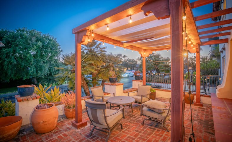 Coast To Cactus managed Airbnb listing 1