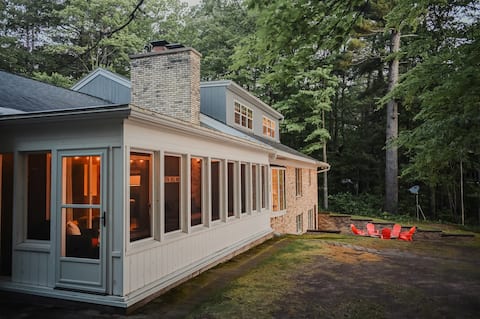 Family Lake House, 2 Docks 5BR 3.5BA (7 Beds)