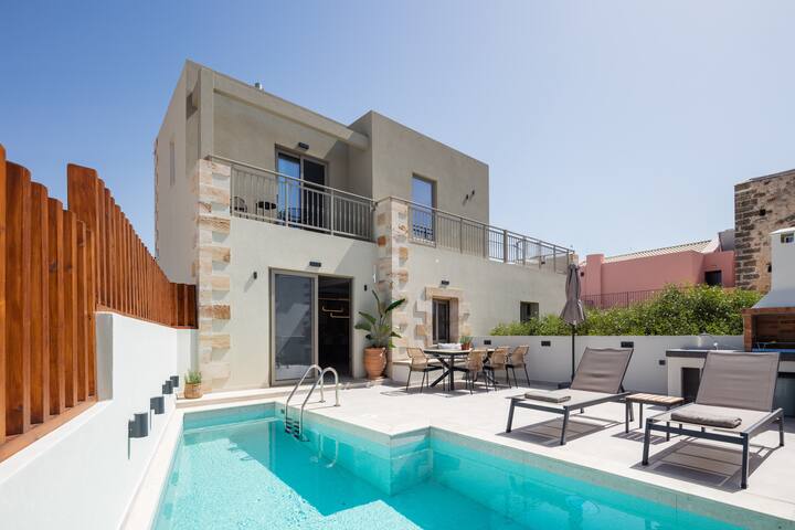 Heated pool, marvelous brand new luxury villa!