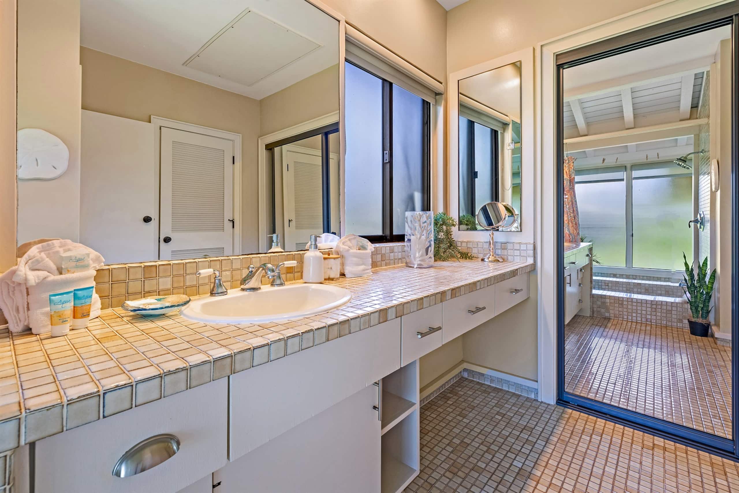 Condo in Lahaina · ★5.0 · 1 bedroom · 2 beds · 2 private baths - Image 33