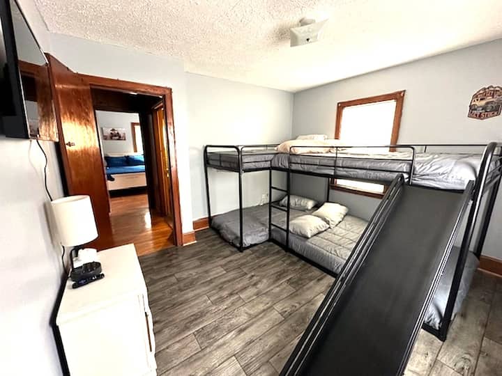 Bunk room with 2 fulls and 2 twins