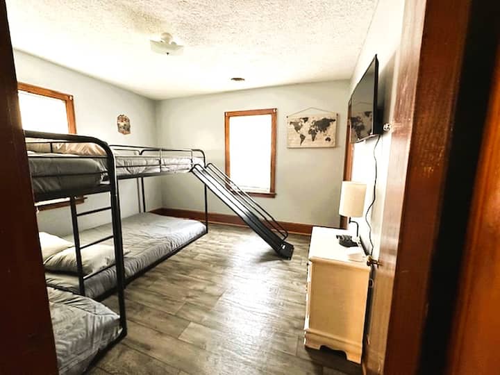 Bunk room with 2 fulls and 2 twins
