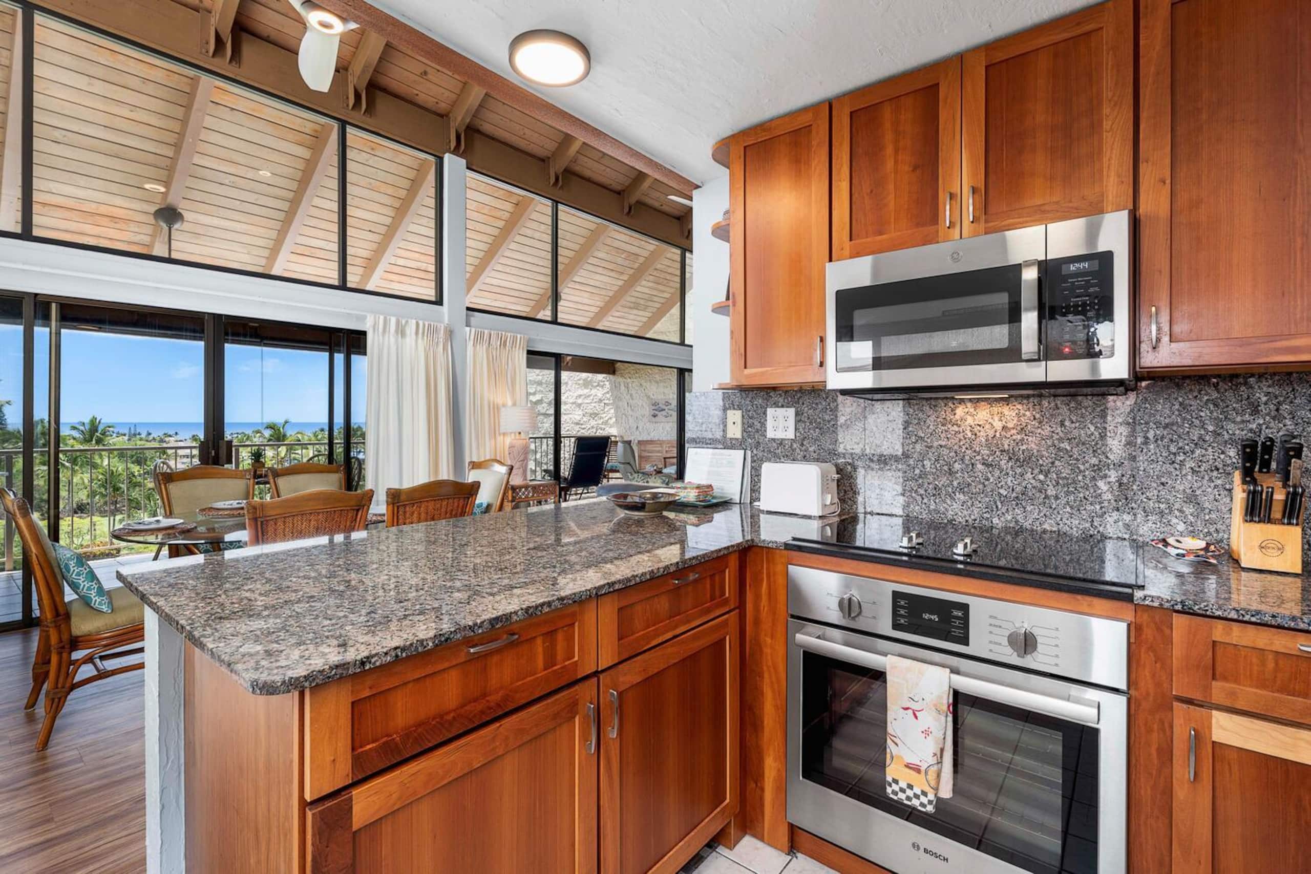 Condo in Kailua-Kona · ★4.79 · 3 bedrooms · 4 beds · 3 private baths - Image 12