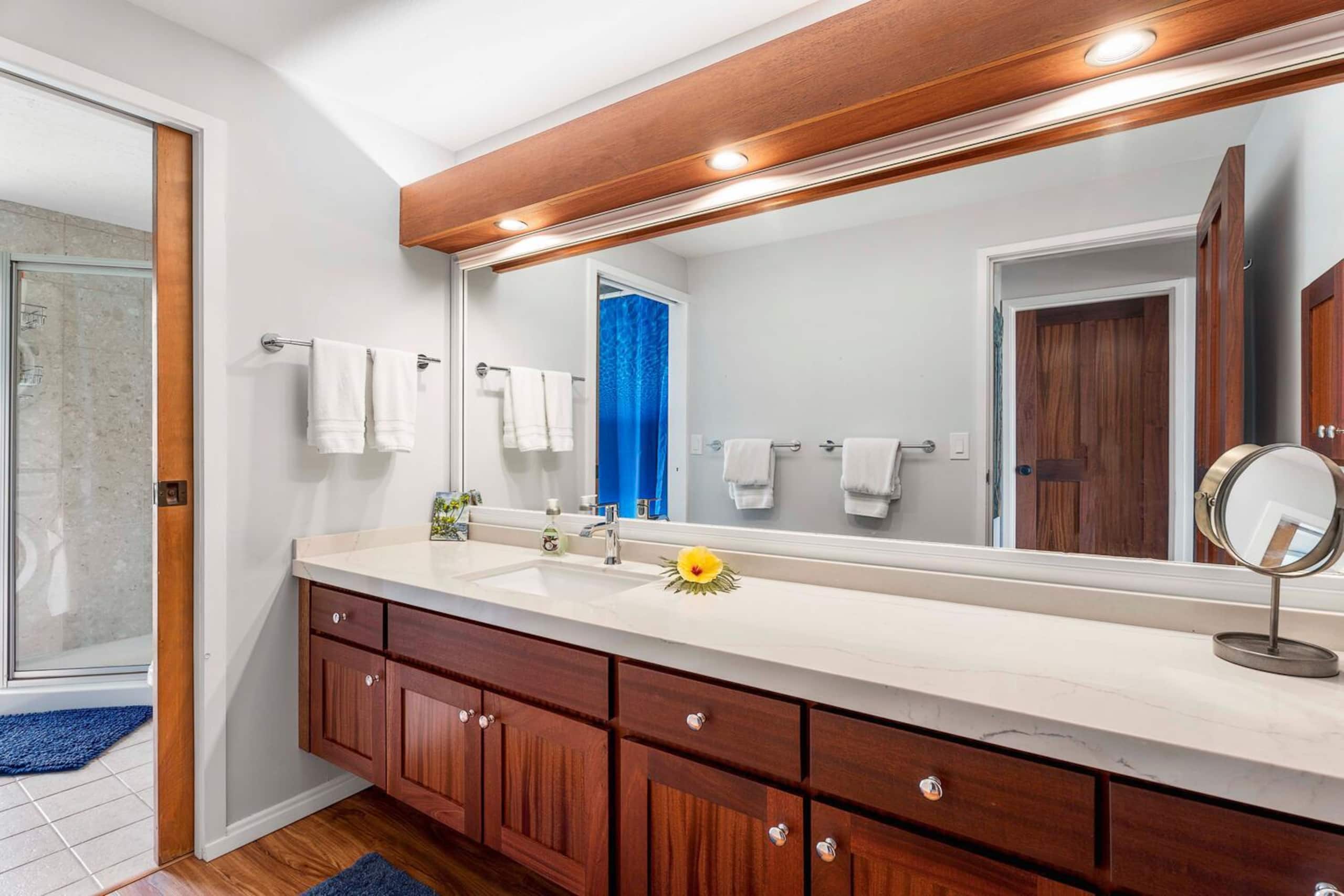 Condo in Kailua-Kona · ★4.79 · 3 bedrooms · 4 beds · 3 private baths - Image 18