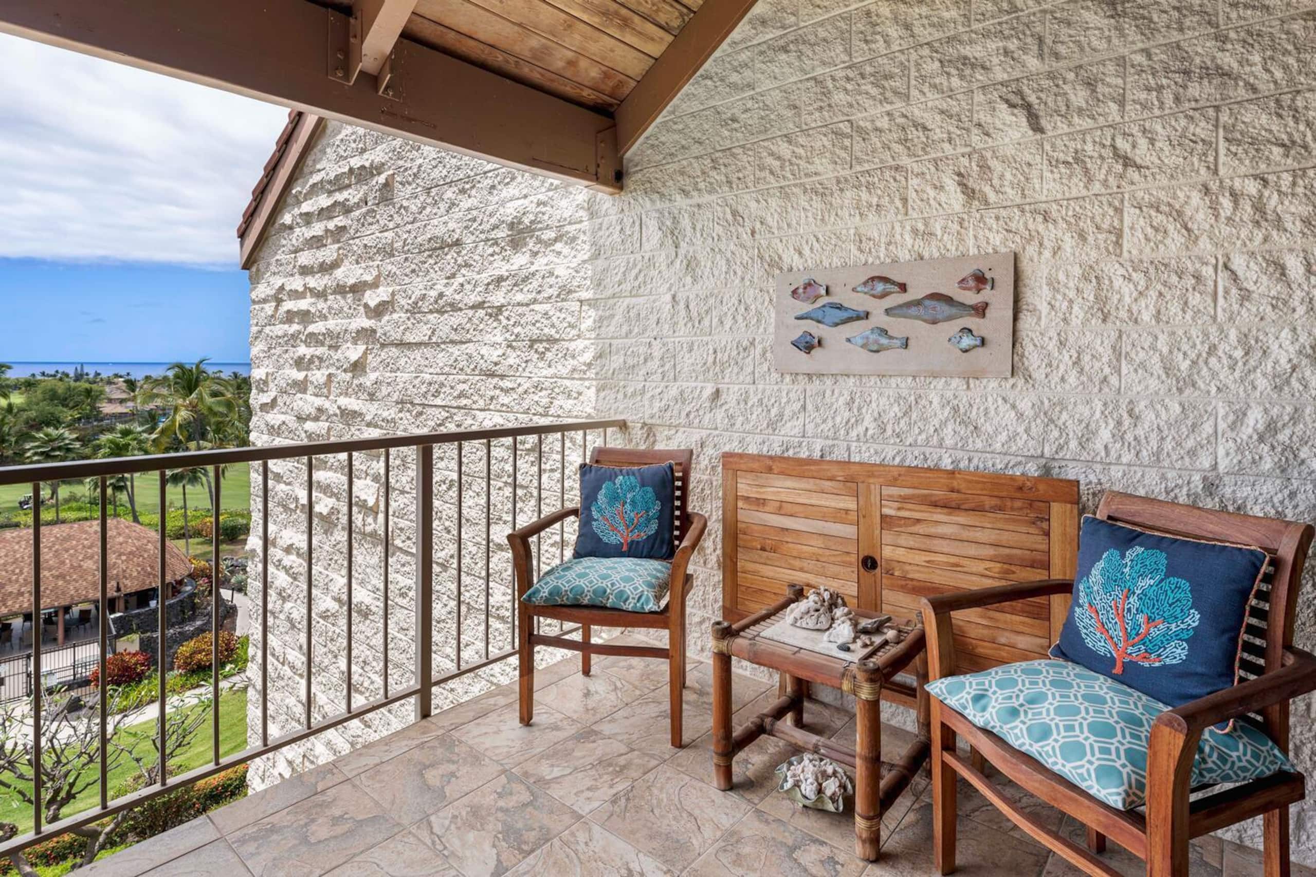 Condo in Kailua-Kona · ★4.79 · 3 bedrooms · 4 beds · 3 private baths - Image 14
