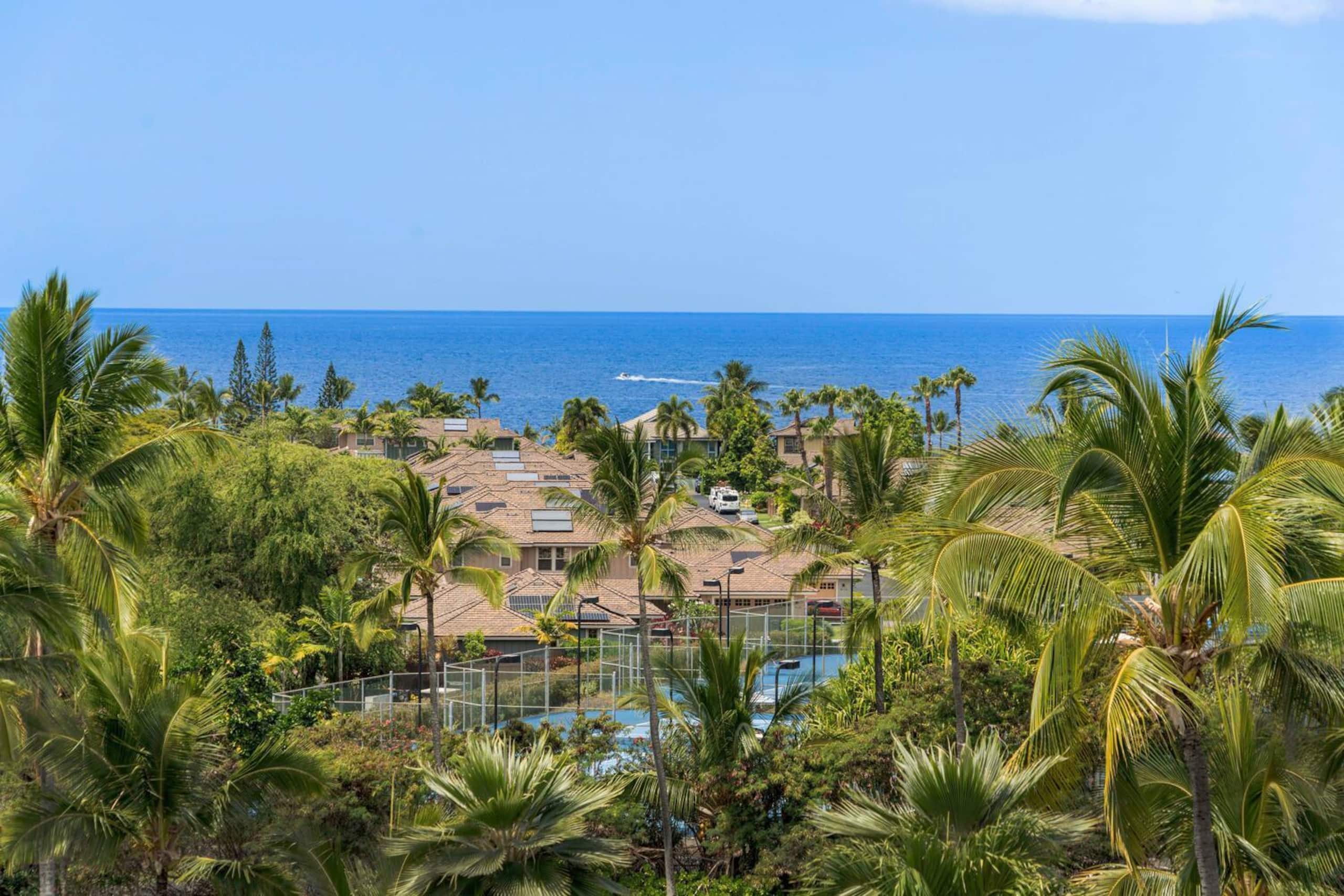 Condo in Kailua-Kona · ★4.79 · 3 bedrooms · 4 beds · 3 private baths - Image 5