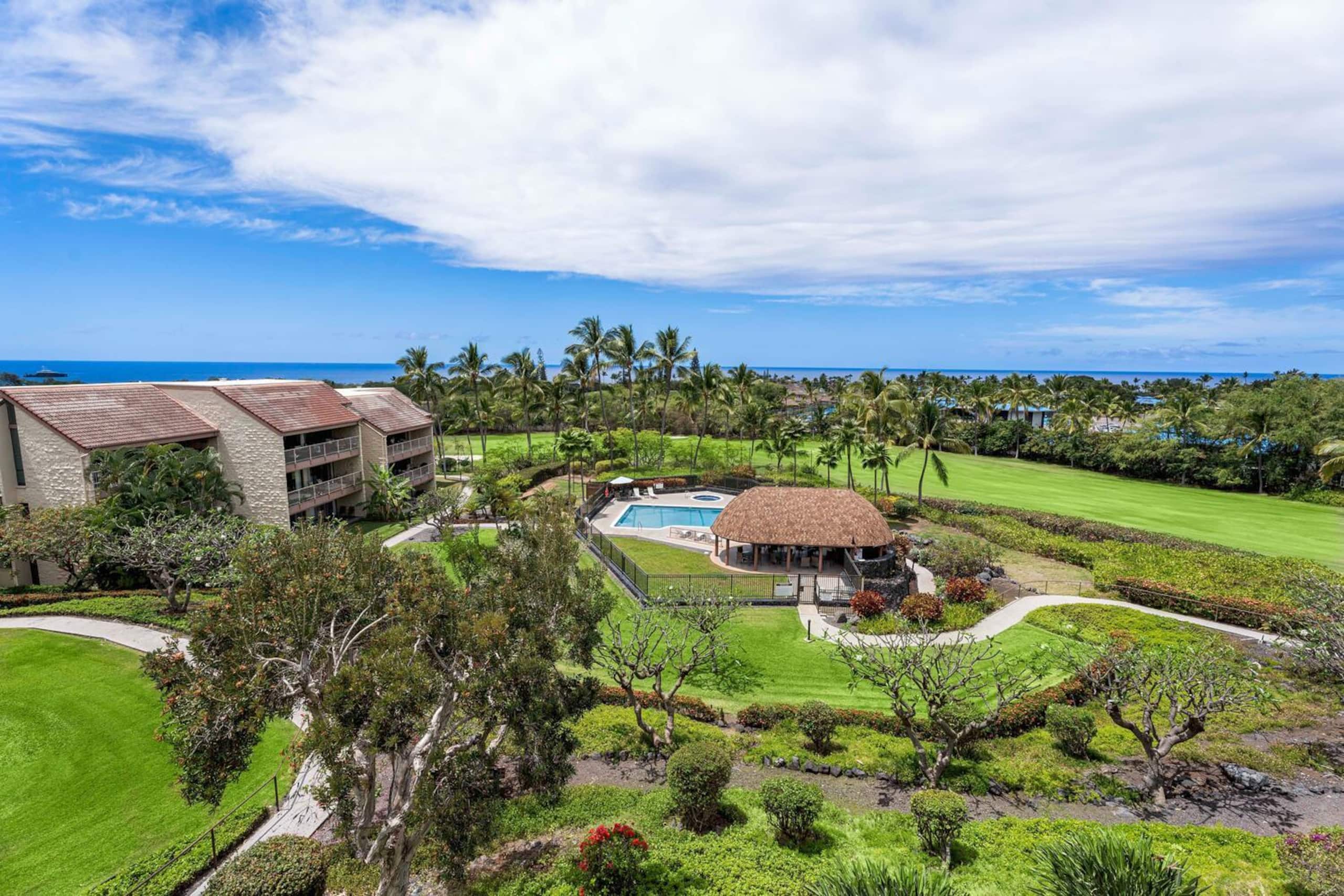 Condo in Kailua-Kona · ★4.79 · 3 bedrooms · 4 beds · 3 private baths - Image 42