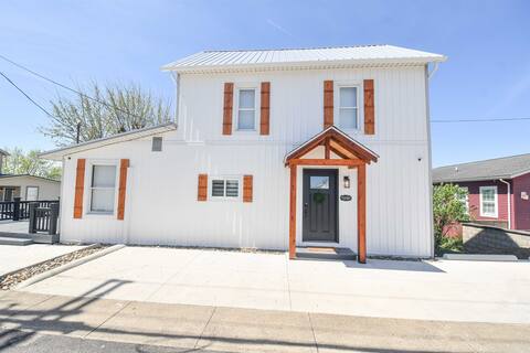 Charming Modern Amish Home, Walk To Local Food + F