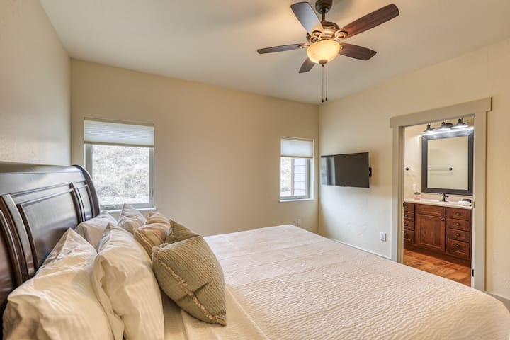 Indulge in the ultimate comfort and privacy with an en suite master bathroom at RGT Lodging. This luxurious feature offers you a personal oasis, directly accessible from your master bedroom.