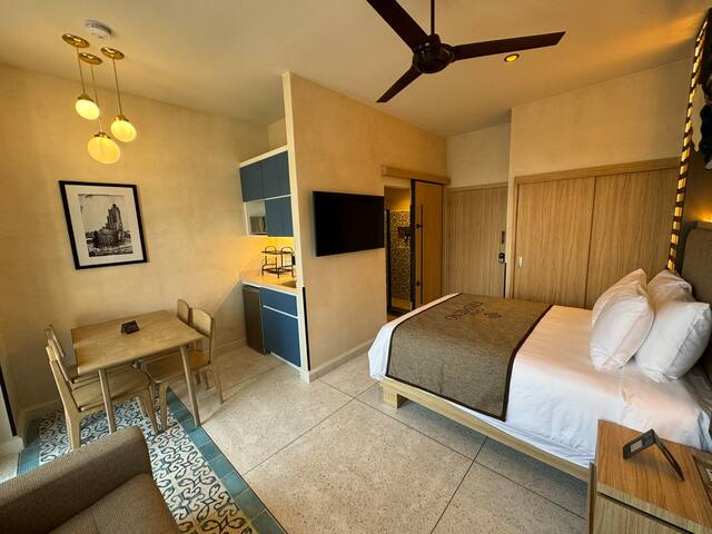 Chic 2BR in Historic Mexico City, Hotel-Style Stay gallery image 5