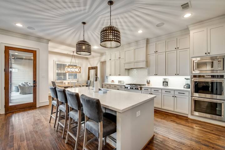 Modern Serenity: 3 Beds of Calm & Style gallery image 2