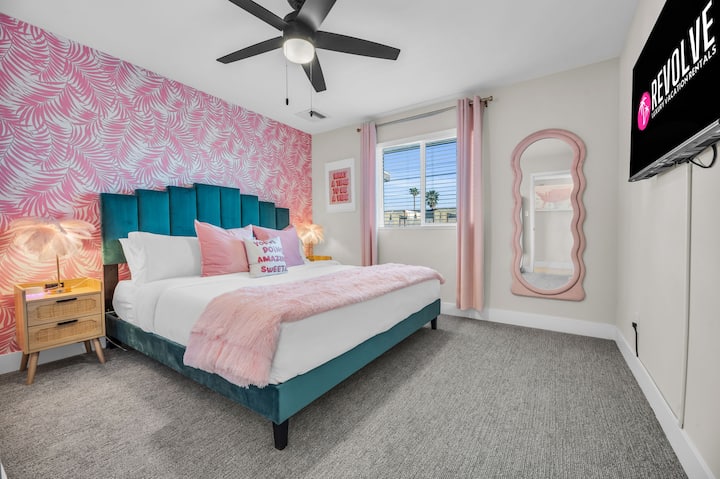 VIRAL Retreat: Karaoke | Speakeasy | Swim Up Bar - Houses for Rent