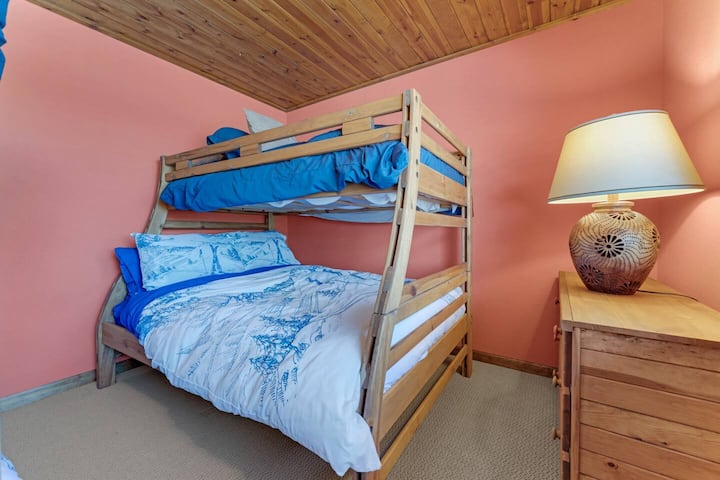 Twin over Full bedroom 