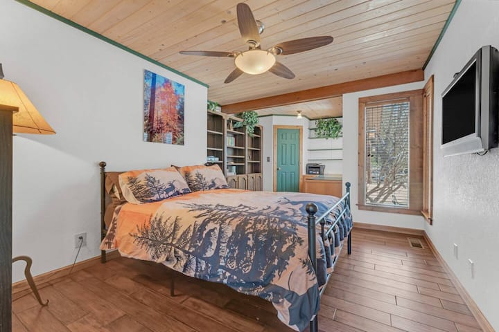 Queen Bedroom