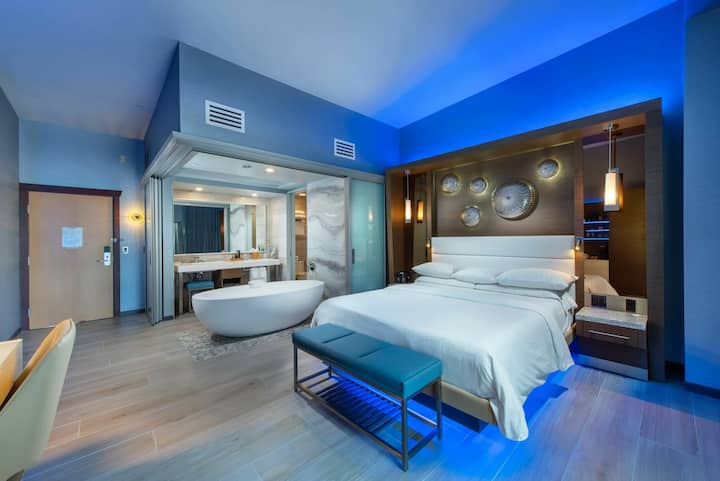 Beachside Digs Near The Pier And Strand - Manhattan Beach, CA