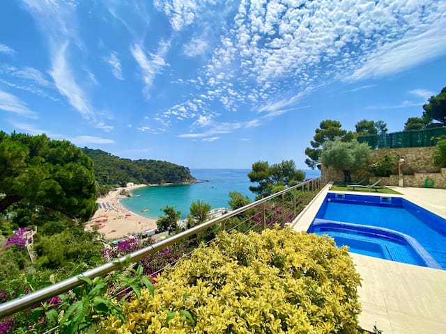 Villa Pelican – No group of young people allowed