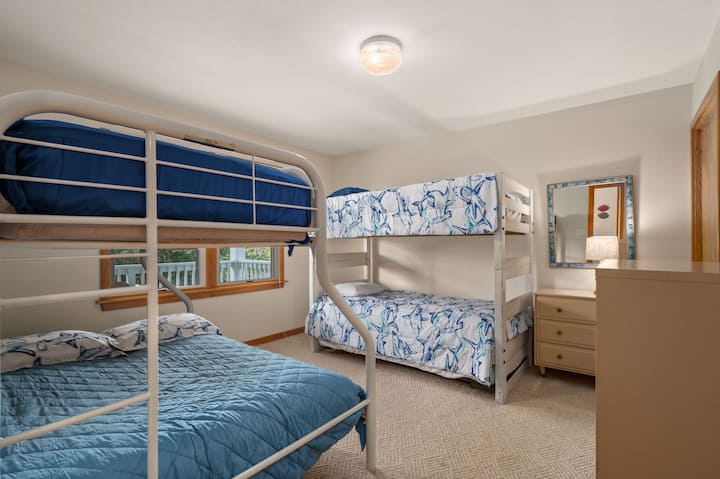 WH567: Sunshine Daydream | ML Slaapkamer 5- Piramidebed, stapelbed en onderschuifbed