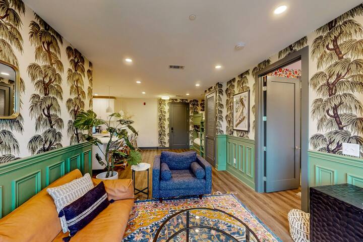 Upscale, funky, downtown Nashville 3BR condo gallery image 2
