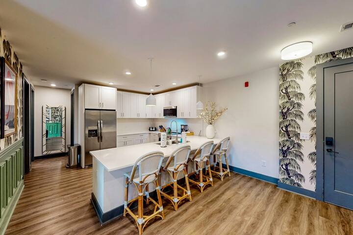 Upscale, funky, downtown Nashville 3BR condo gallery image 4