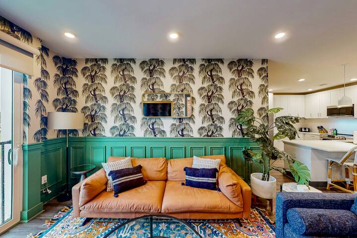 Upscale, funky, downtown Nashville 3BR condo gallery image 3