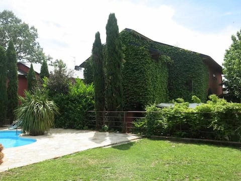 Navacerrada Private Pool Chalet for 10 people