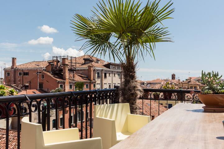 Colombina gallery image 2