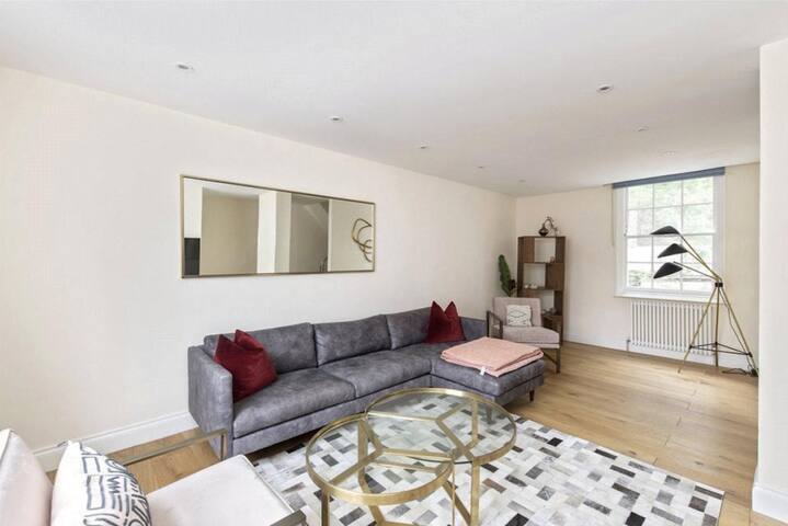 4 Bedroom Townhouse Seconds Away Harrods gallery image 2