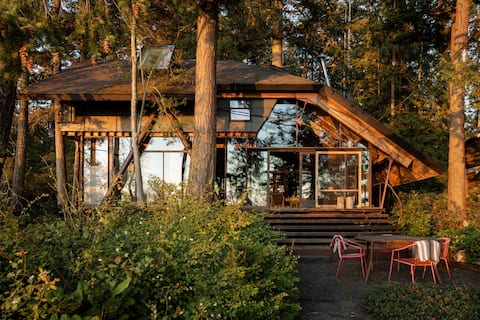 La Conner Glass Cabin by Boutique