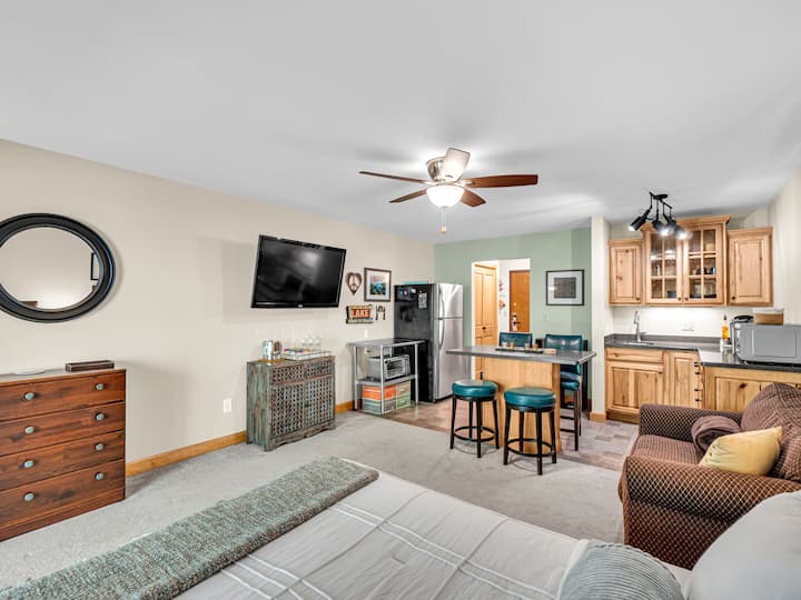 First Floor Queen With Single Pull-out - Elkhart Lake, WI