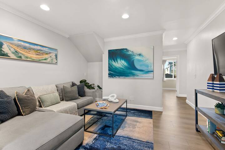 9 Bedrooms-7 Bath-2 Kitchens-Parking-Sleeps 22! gallery image 4