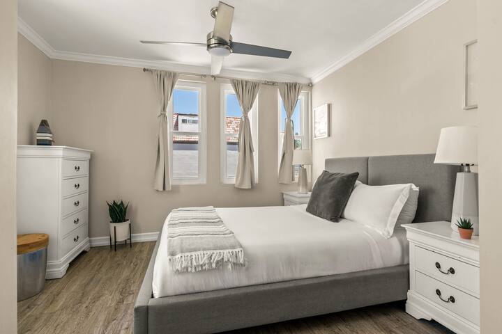 9 Bedrooms-7 Bath-2 Kitchens-Parking-Sleeps 22! gallery image 5