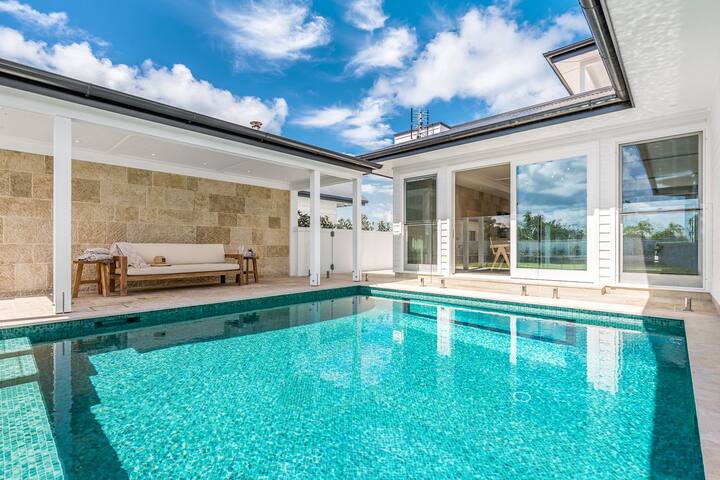 Aquarium – beachfront Pottsville home with pool