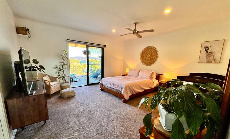 4-Bedroom Two-Storey House With Views, Near Beach gallery image 4