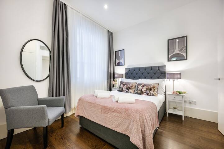 Mayfair’s Finest: Modern 2 bedroom apartment! gallery image 4