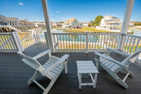 Anchor's Away | Pet Friendly Waterfront + Pool