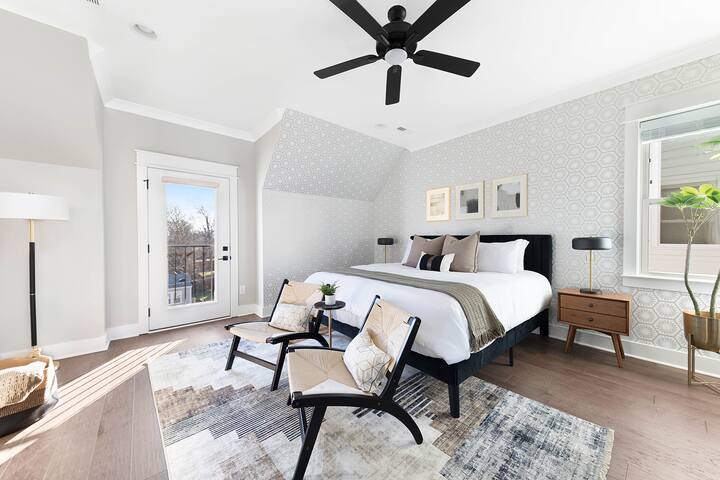 Downtown Nash~2 Homes~Cash&Dolly themed~Sleeps 20+ gallery image 4